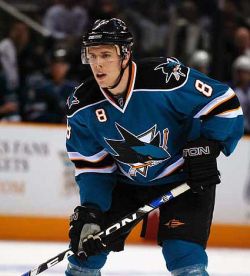 San Jose, Calif. -- Joe Pavelski scored twice as part of a San Jose onslaught Wednesday and the Sharks won their sixth straight by defeating Washington 5-2.